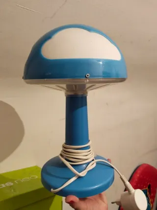 Lámpara infantil azul y blanca