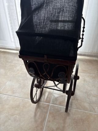 Cochecito de muñeca antiguo