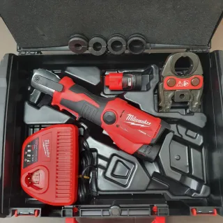 Prensa multicapa Milwaukee FORCE LOGIC