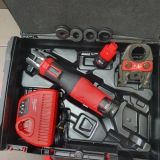 Prensa multicapa Milwaukee FORCE LOGIC