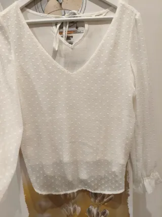 Blusa Springfield volantes lunares blanca gasa