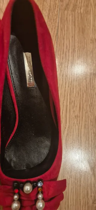 Tacones rojos con pedrería