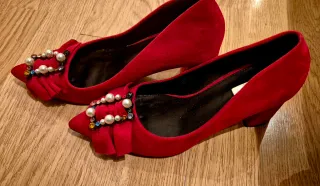 Tacones rojos con pedrería