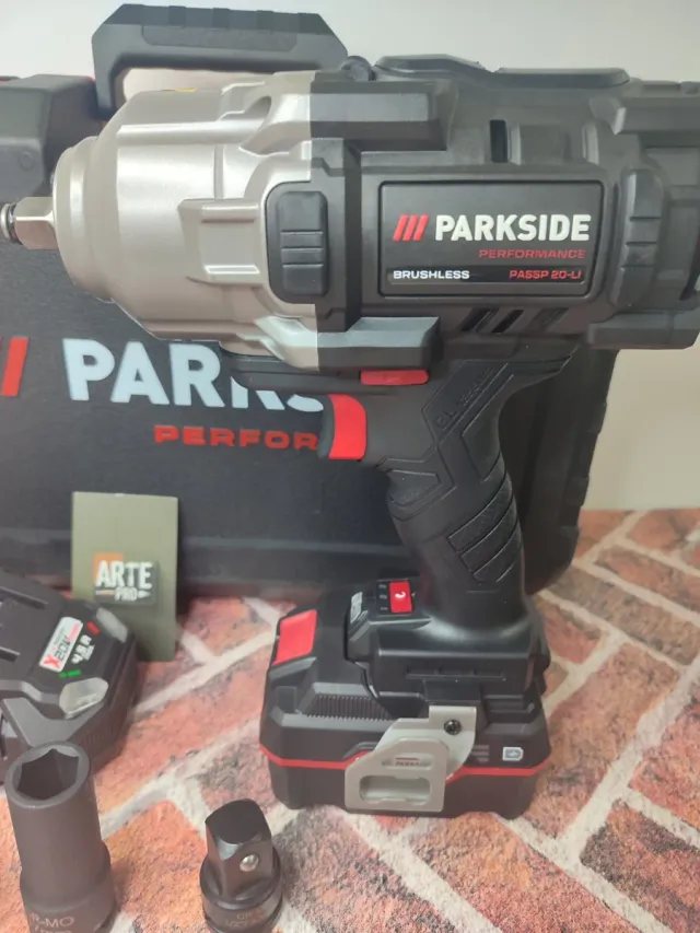 Atornillador de impacto Parkside 1356Nm