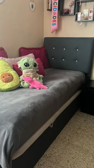 Dormitorio gris y negro