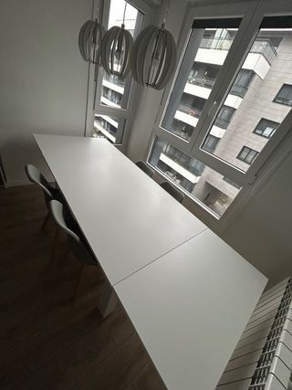 Mesa de comedor extensible 140→238 cm, como nueva