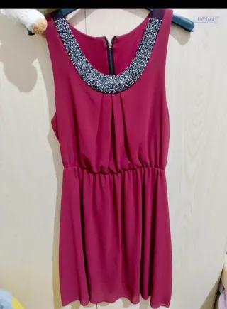 Vestito bordeaux con perline