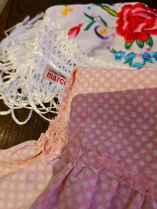 Nancy Chulapa Marco y traje flores