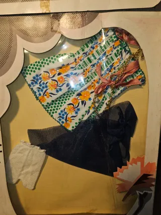 Nancy Chulapa Marco y traje flores