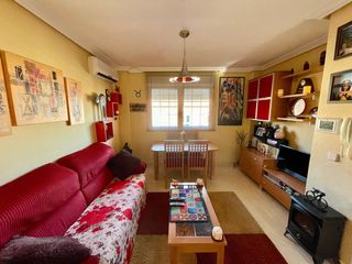 Sofá, Mesa, 4 Sillas y Mueble de Salón mesita