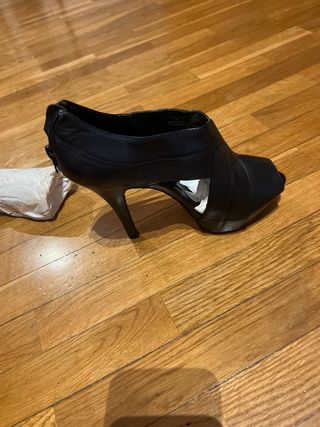 Tacones Zara Cuero Negro Talla 38