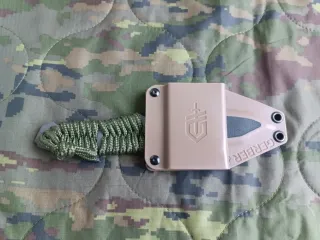 Navaja Gerber Bear Grylls Survival