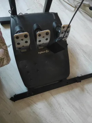 Volante Logitech G29 con Pedales y soporte