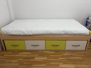 Cama con cajones