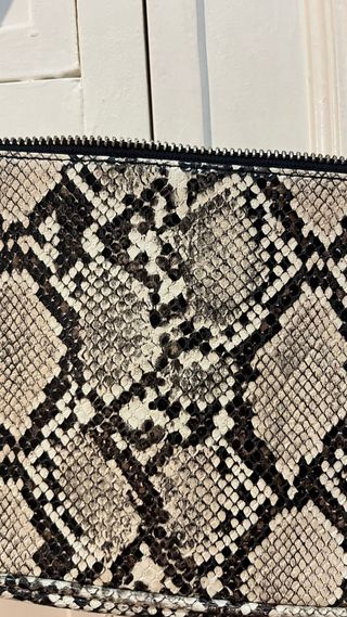 Bolso de hombro estampado serpiente