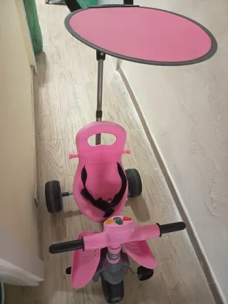 Triciclo rosa Feber con batería