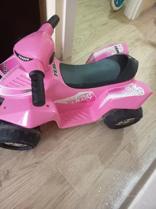 Triciclo rosa Feber con batería