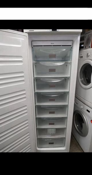 Congelador NO FROST Liebherr 185x60cm