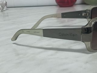 Gafas de sol Calvin Klein grises transparentes