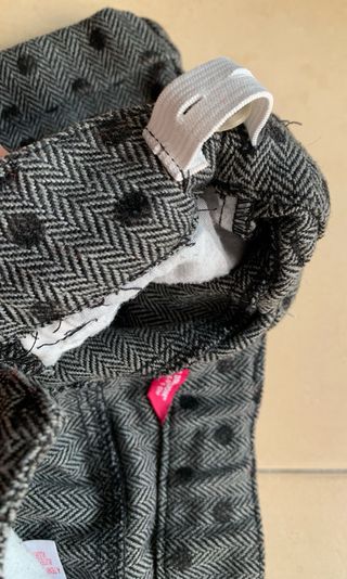 Shorts grises con lunares