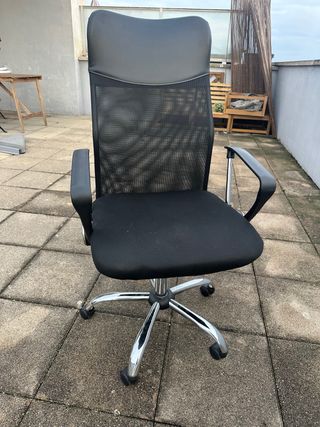 Silla de oficina ergonómica negra