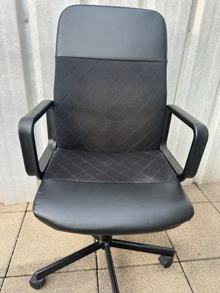 Silla ergonómica de oficina negra