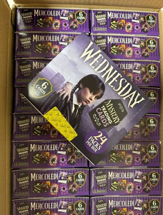 Caja Mystery Trading Cards Wednesday Panini