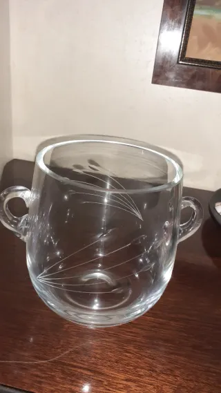 2 Juegos vasos, jarra,  licorera y cubitera crista