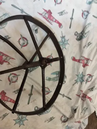 Ruedas antiguas decorativas