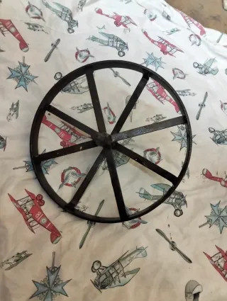 Ruedas antiguas decorativas