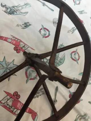 Ruedas antiguas decorativas