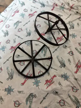 Ruedas antiguas decorativas