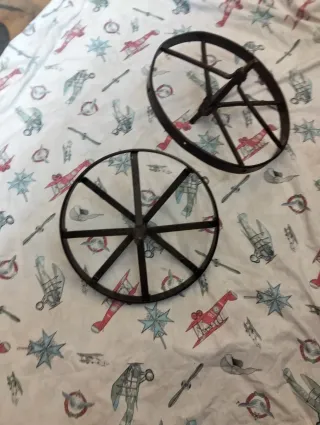 Ruedas antiguas decorativas