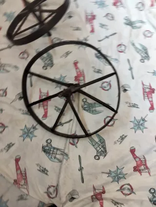 Ruedas antiguas decorativas