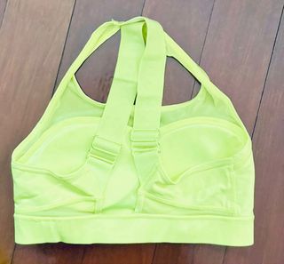 Conjunto deportivo Bershka top, sujetador y mallas