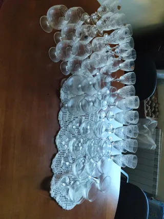 Juego de copas de cristal tallado
