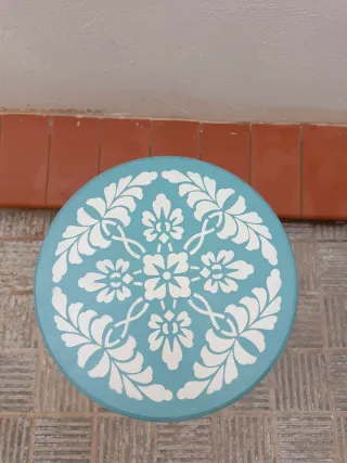 Taburete madera pintado a mano