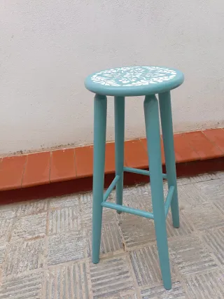 Taburete madera pintado a mano