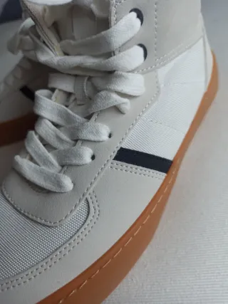 Zapatillas altas niño beige y blanco