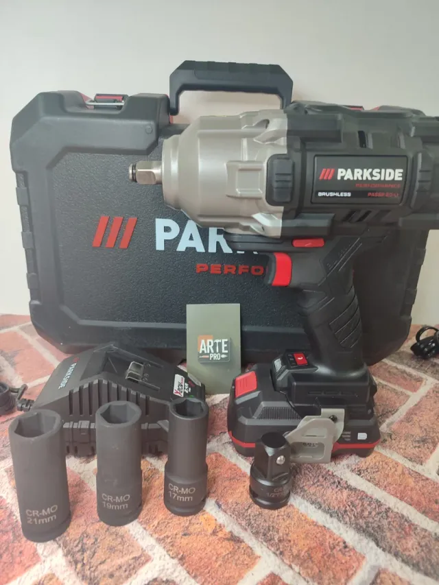 Atornilladora de Impacto + Grapadora de Regalo