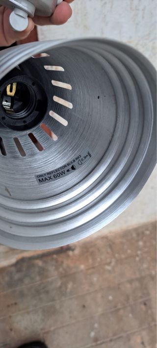 Lampada da esterno in metallo e plastica