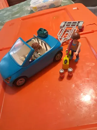 Coche descapotable Playmobil con accesorios