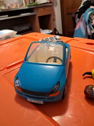 Coche descapotable Playmobil con accesorios
