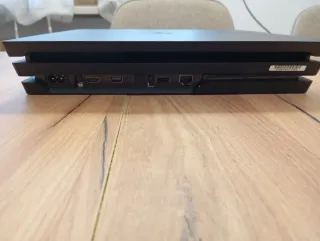 PlayStation 4 Pro + 2 Giochi e vari cavi