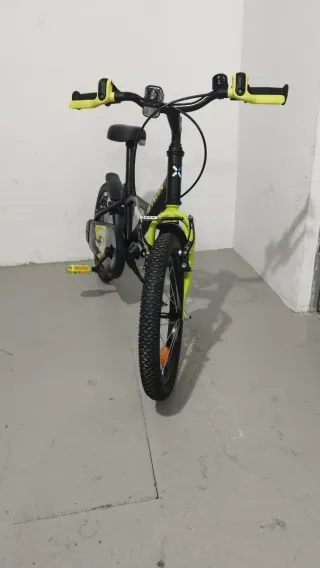 Bicicleta infantil BTWIN negra y amarilla