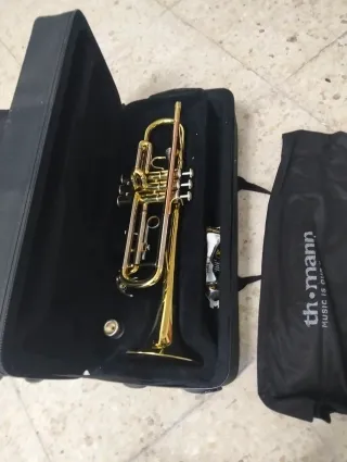 Trompeta Thomann con maleta