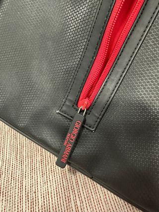 Mochila Giorgio Armani Parfums Negra con Rojo