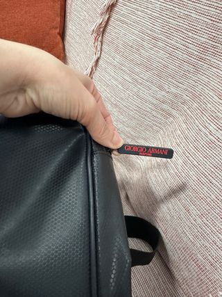 Mochila Giorgio Armani Parfums Negra con Rojo