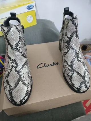 Botines Clarks Serpiente Beige/Gris Talla 37