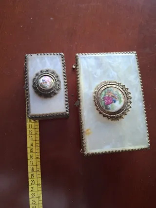 Joyeros muy  antiguos de nacar  con escena románti